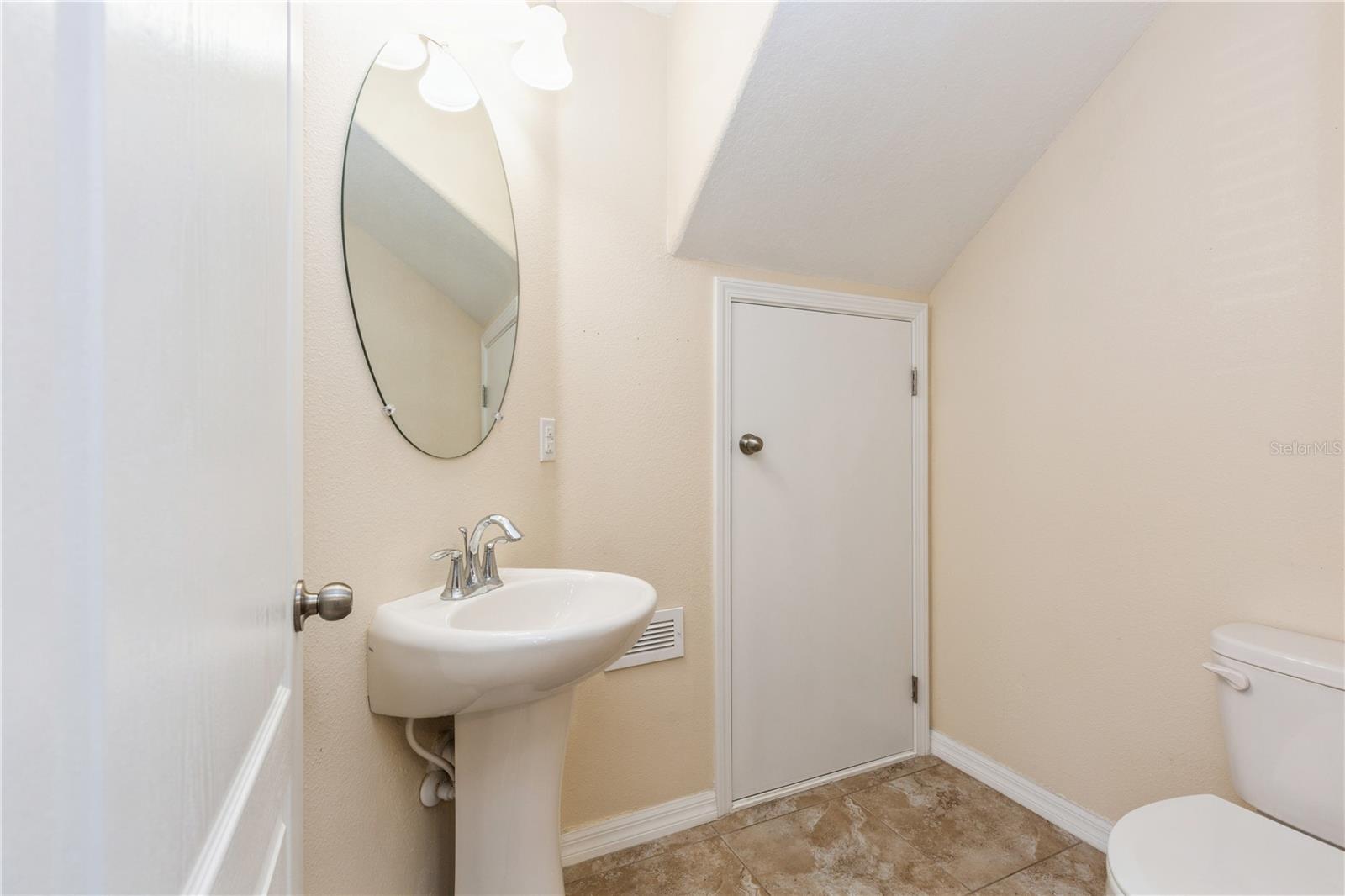 9860 TRUMPET VINE LOOP