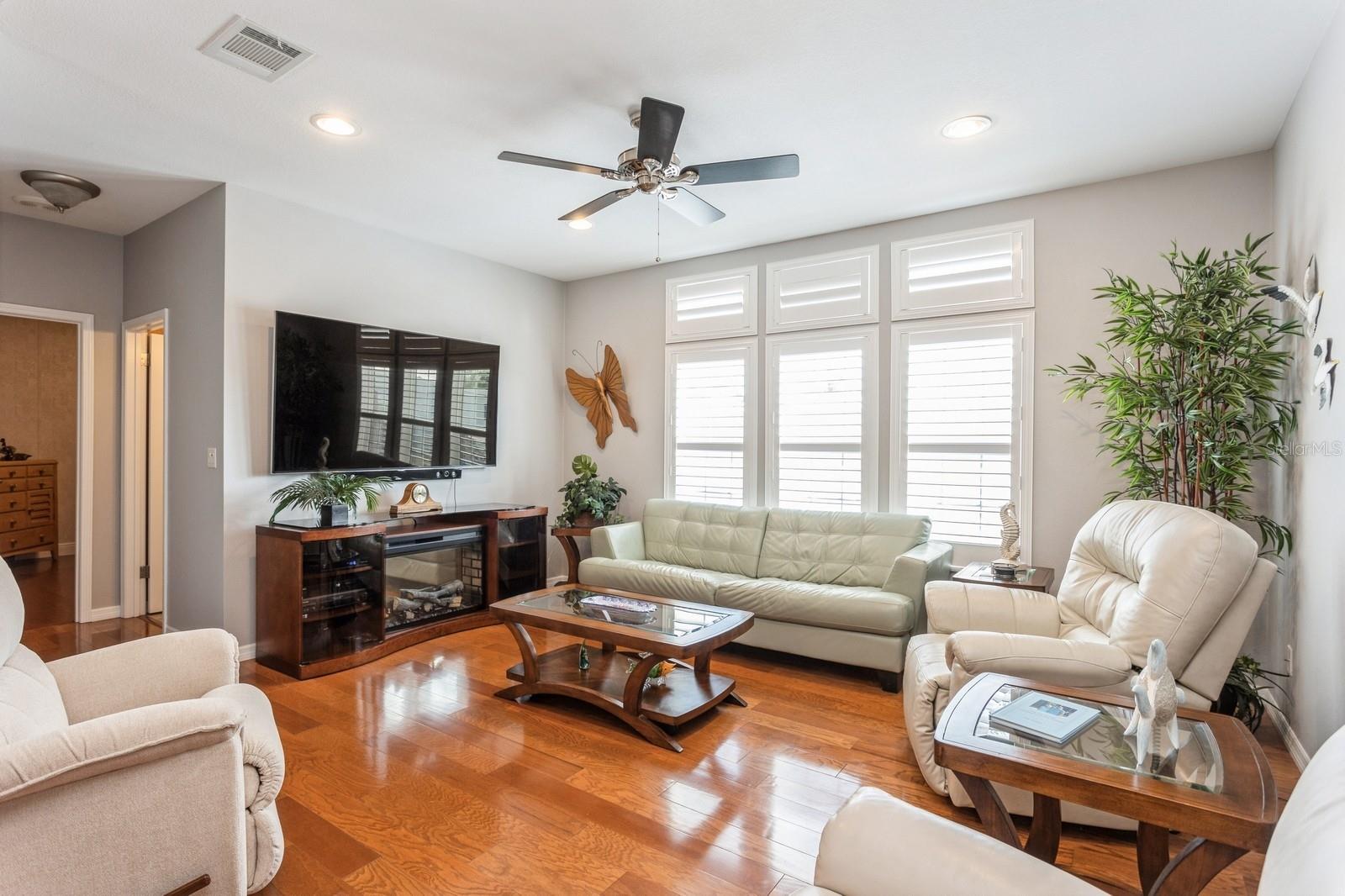 188 ROYAL PALM DR
