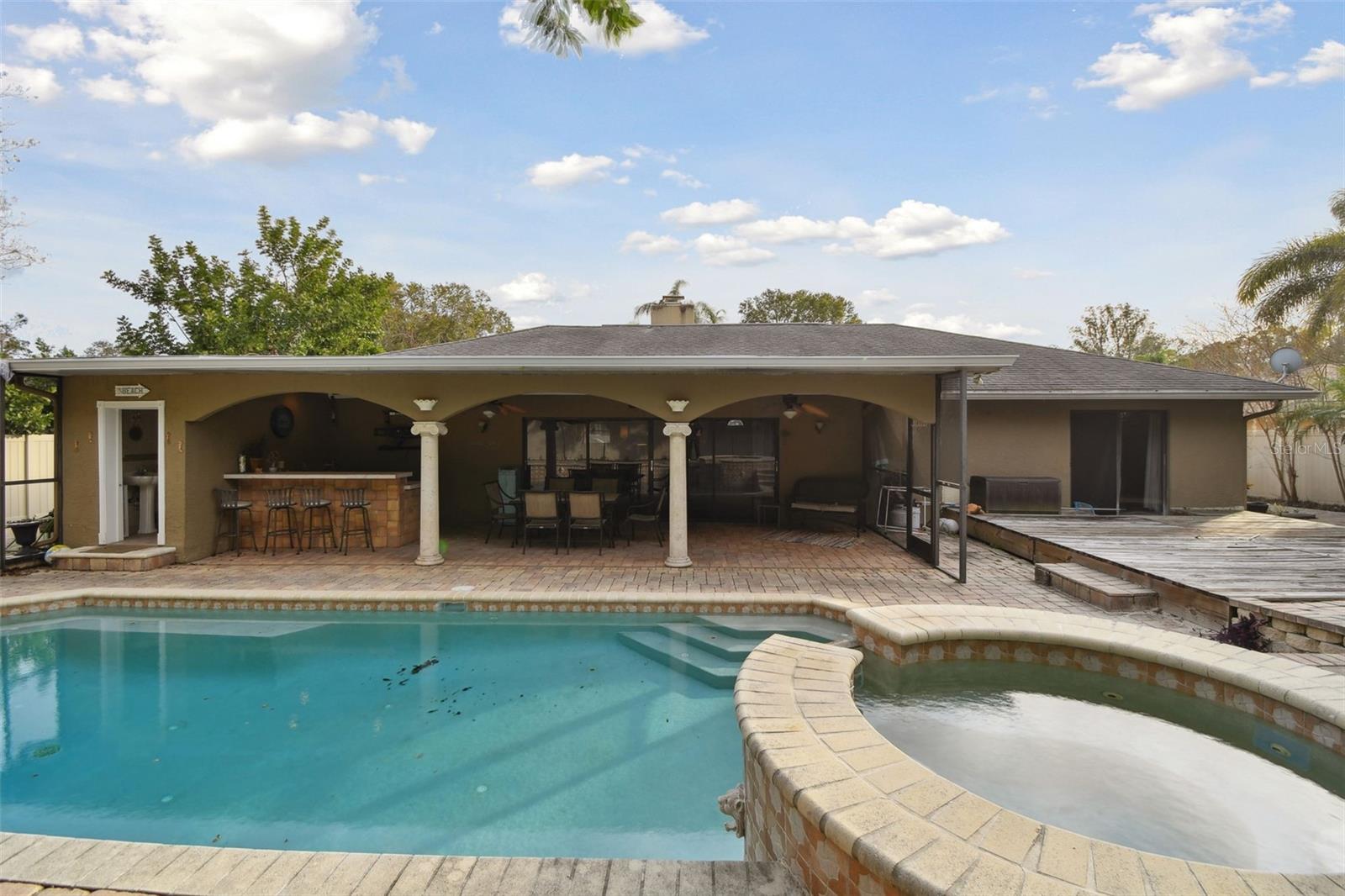 775 ROLLING HILLS DR
