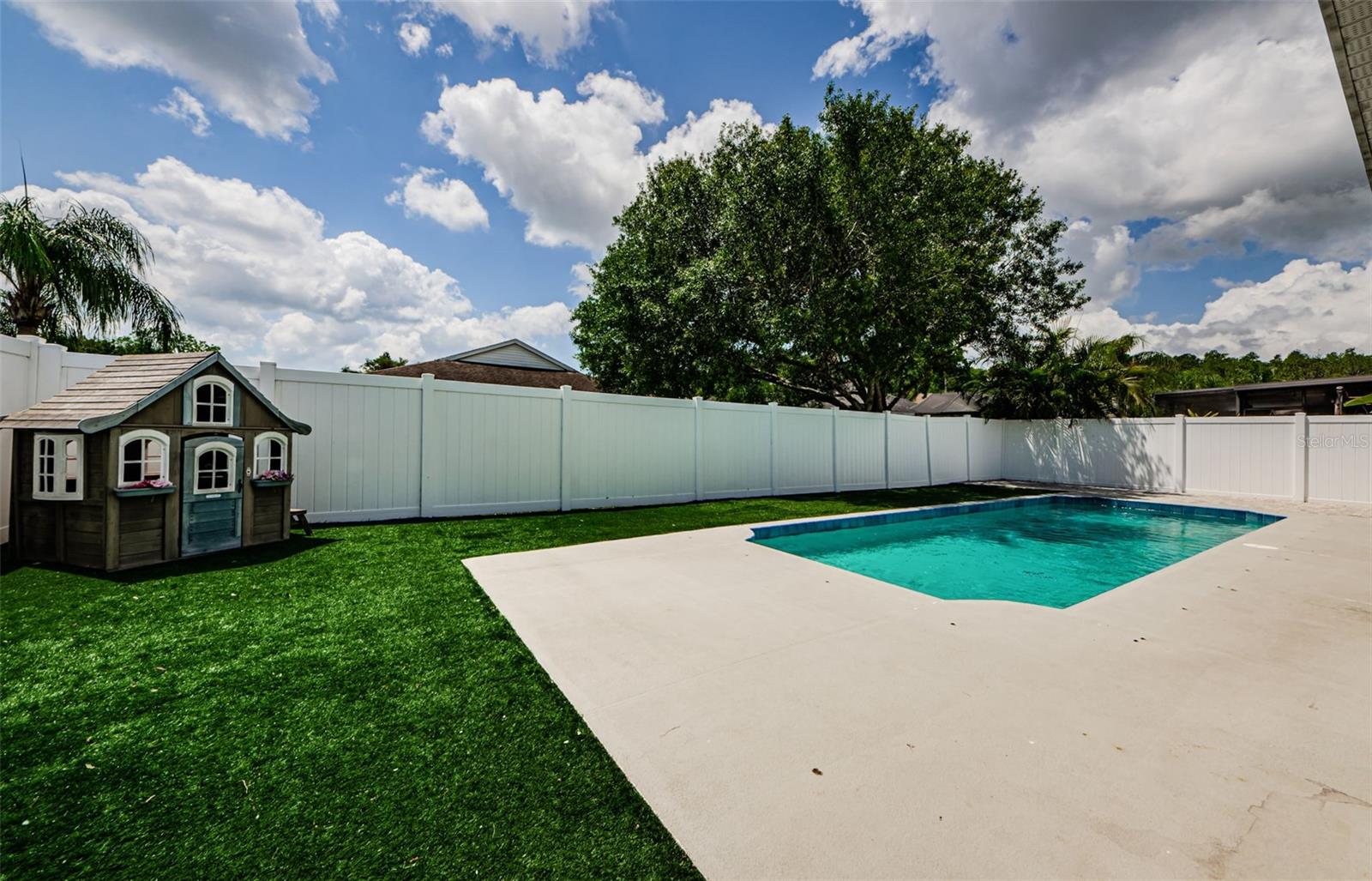 382 TAVERNIER CIR