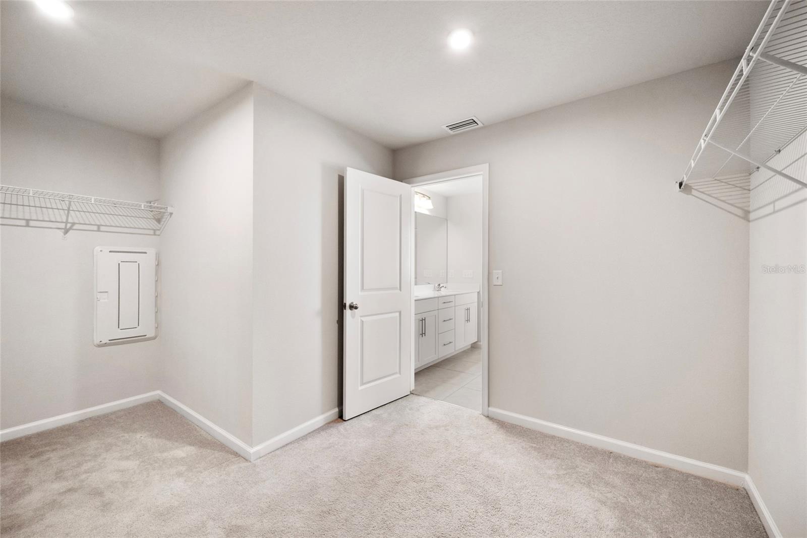 8595 PRAIRIE CREEK DR