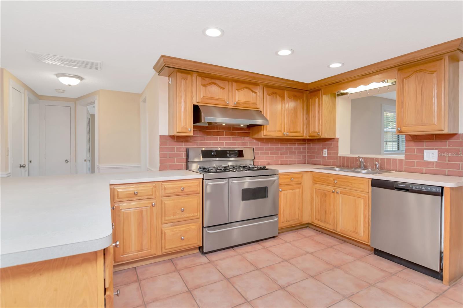 7124 CYPRESS KNOLL DR