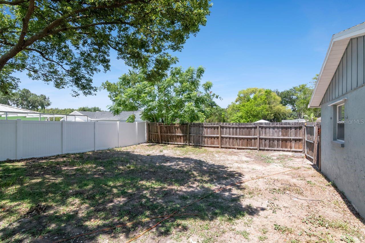 7908 RUSTY OAK DR
