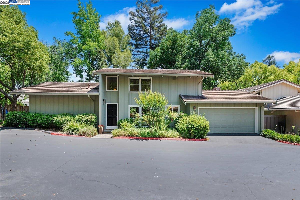 10 Rolling Green Cir