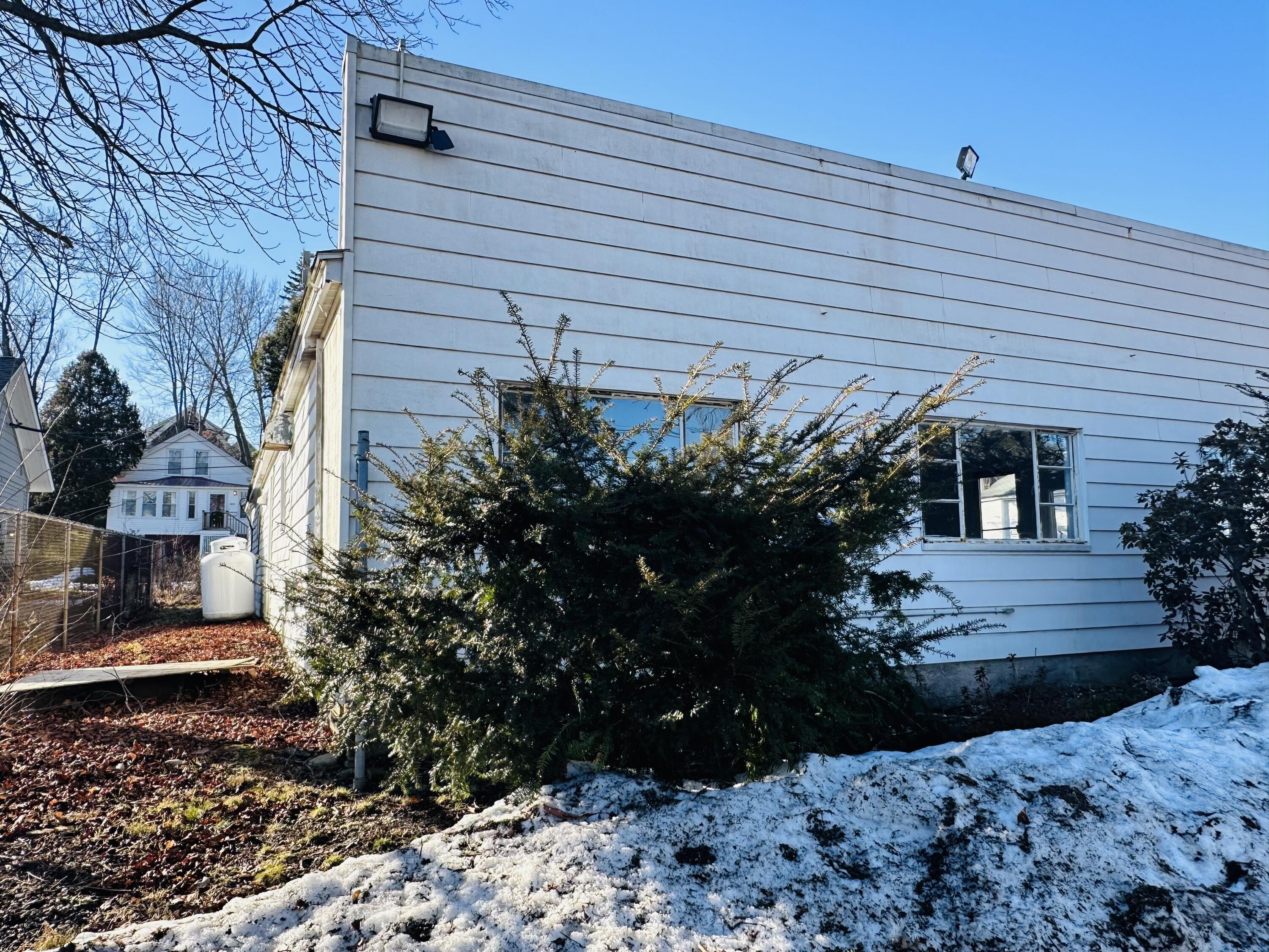 321 Lincoln Street