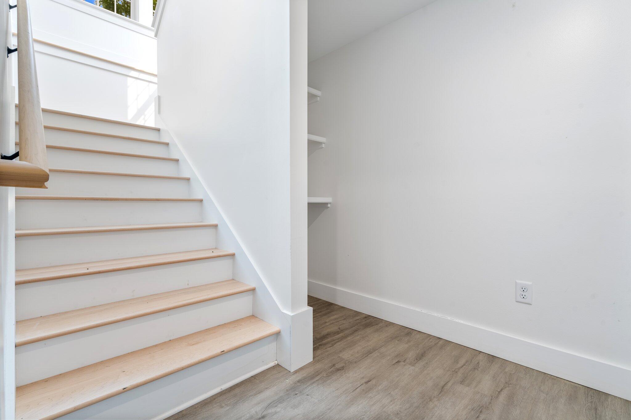 3 Cobbossee Avenue, 1