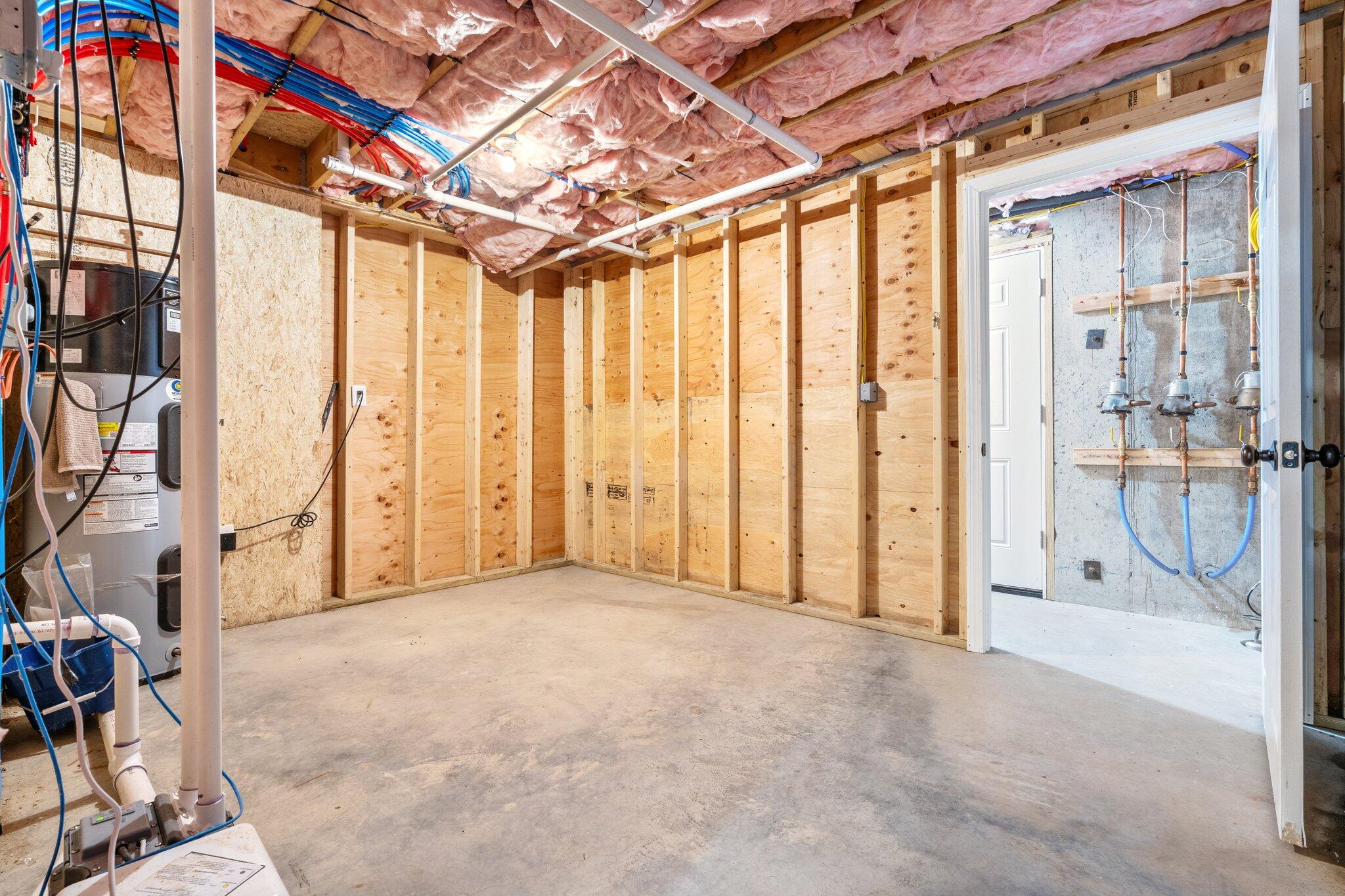 3 Cobbossee Avenue, 1