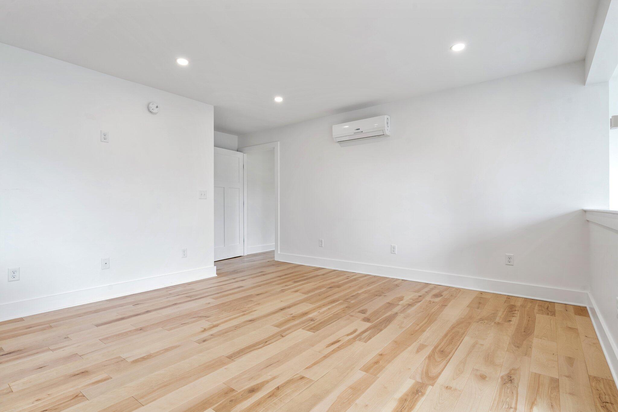 3 Cobbossee Avenue, 1