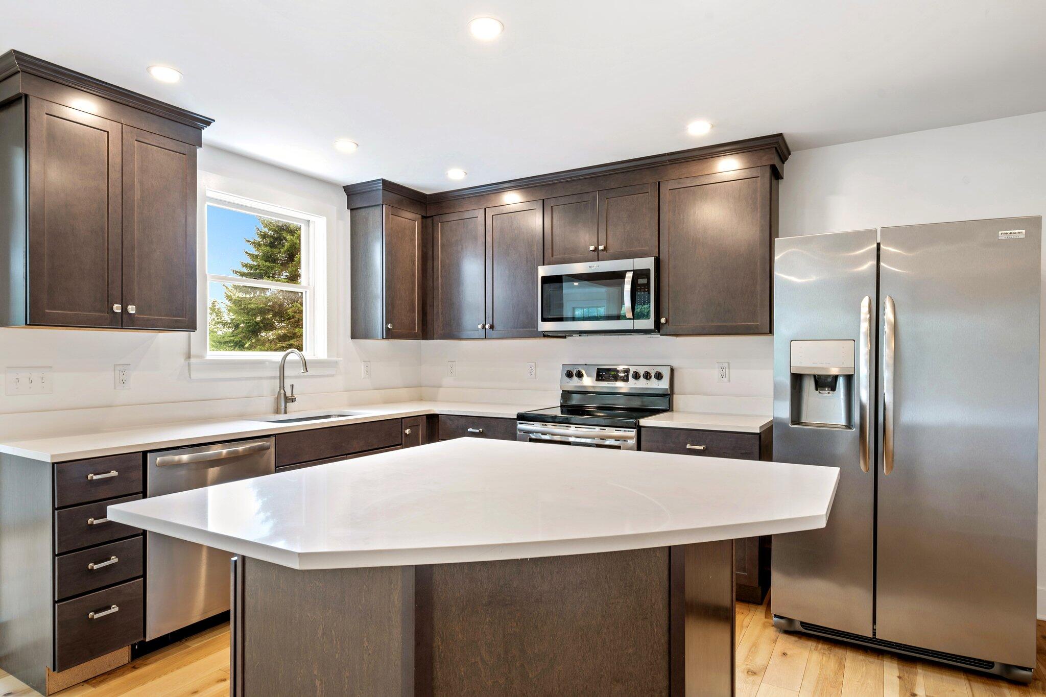 3 Cobbossee Avenue, 1