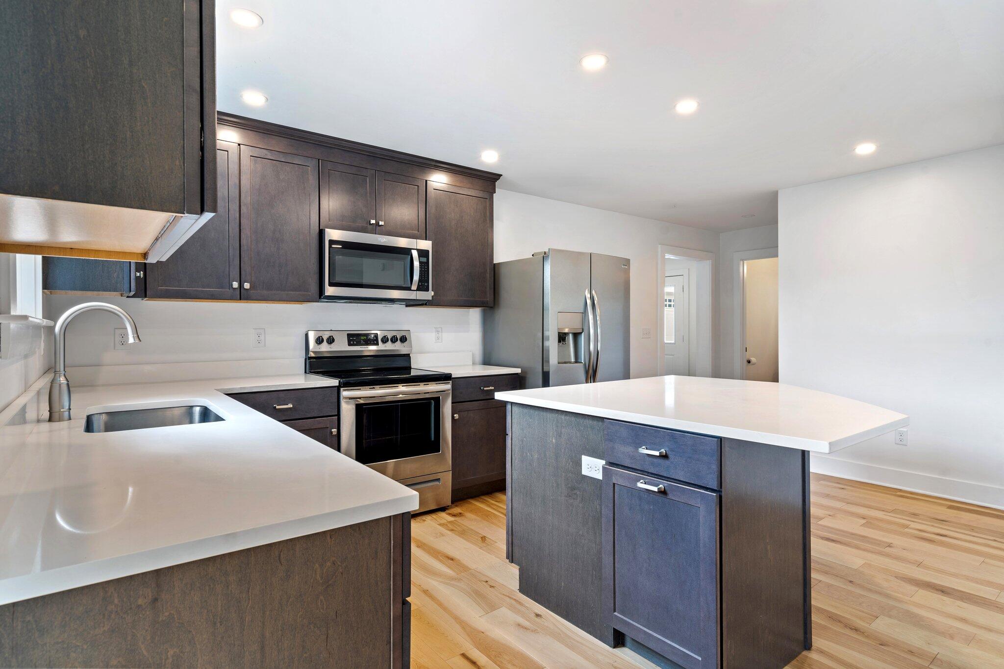 3 Cobbossee Avenue, 1