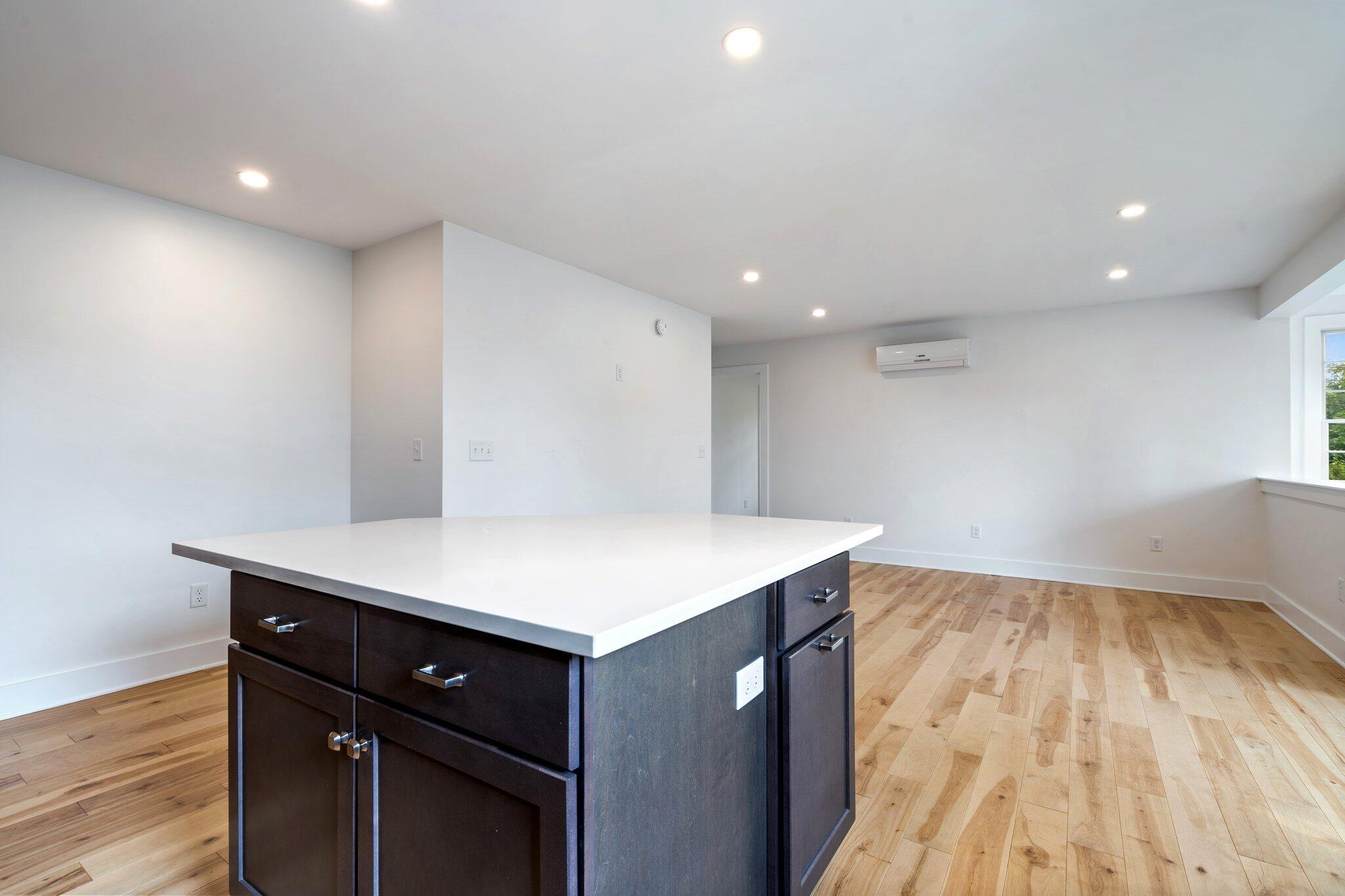 3 Cobbossee Avenue, 1