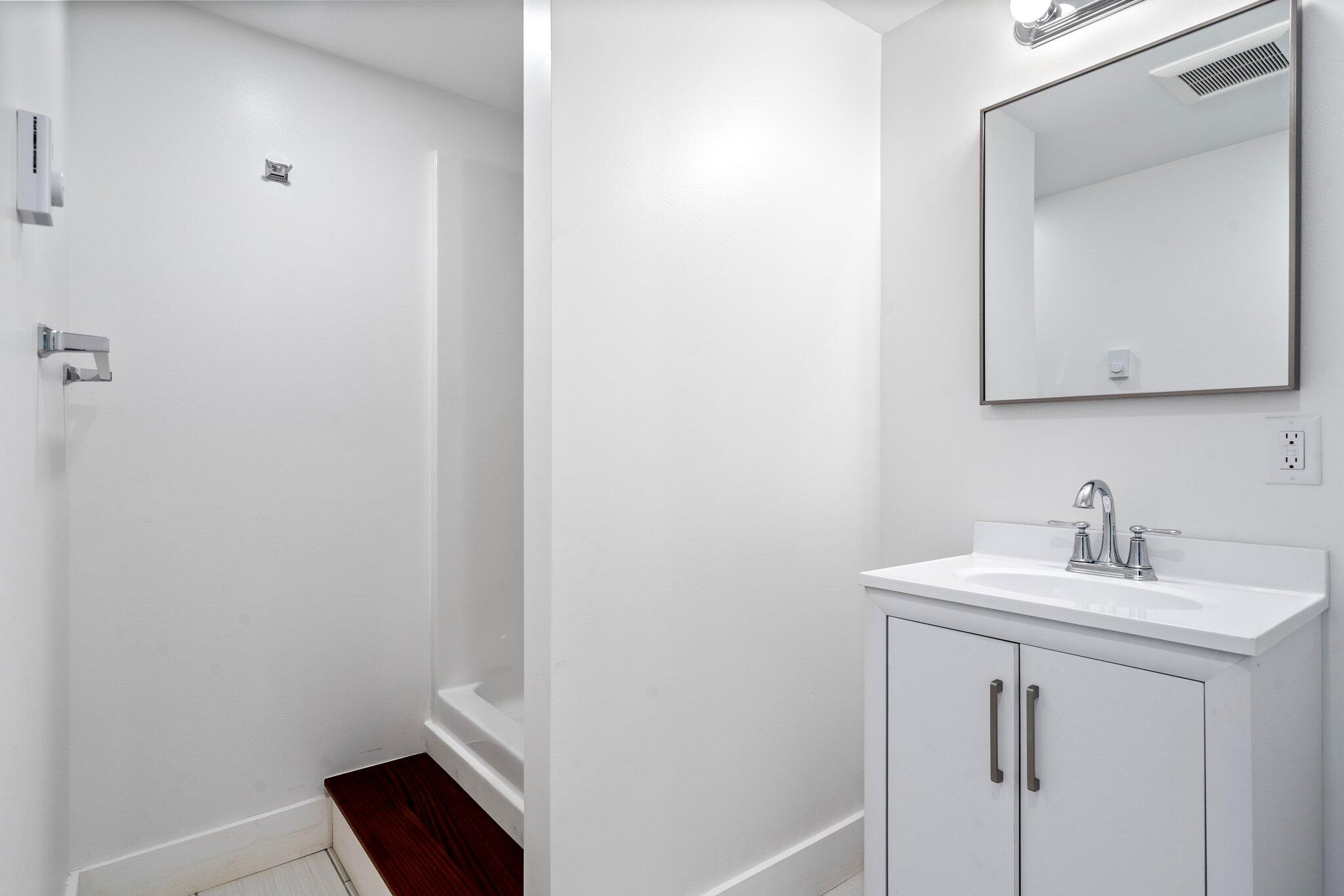 3 Cobbossee Avenue, 1