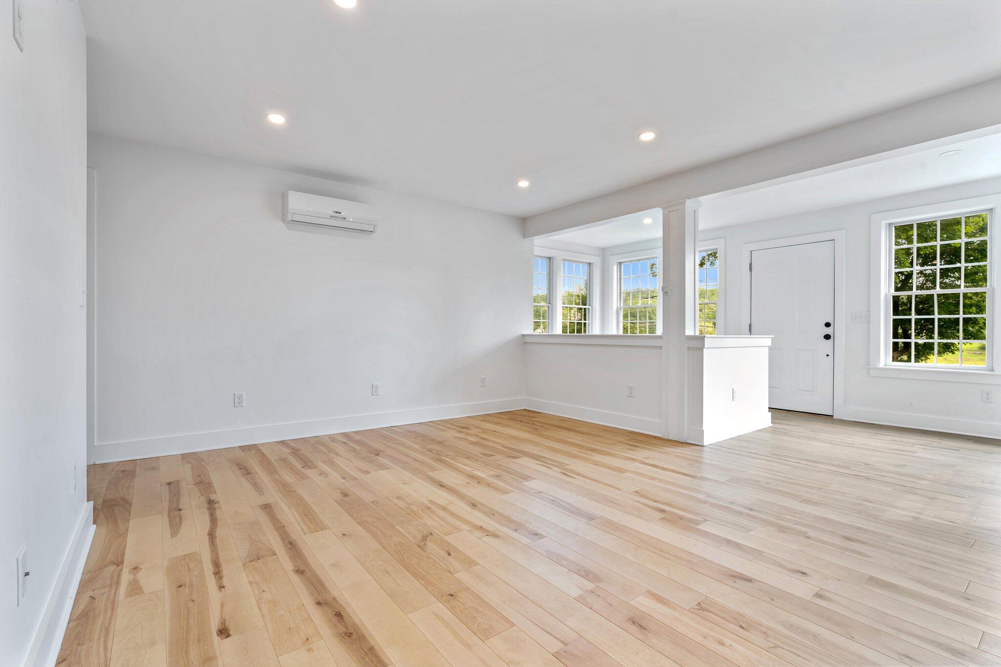 3 Cobbossee Avenue, 1
