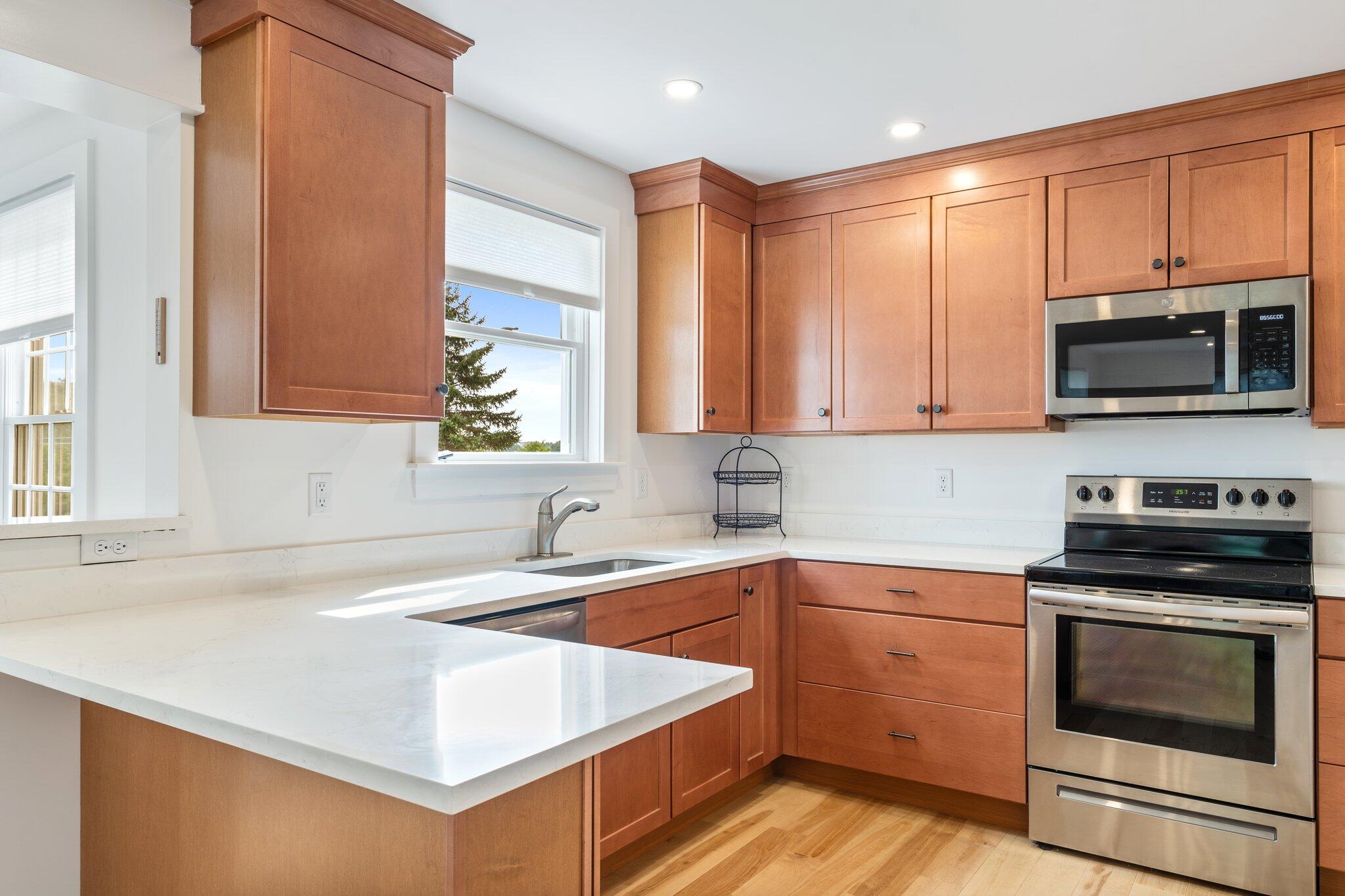 3 Cobbossee Avenue, 3