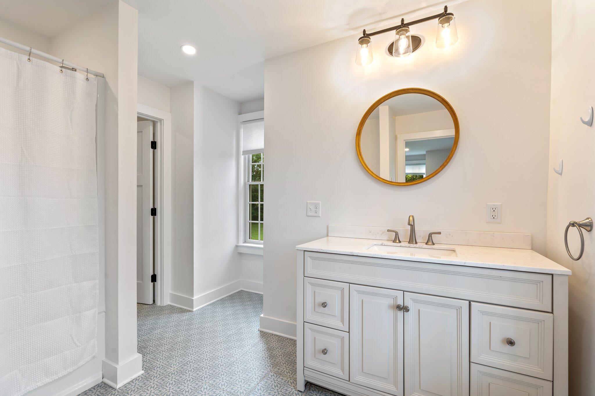 3 Cobbossee Avenue, 3