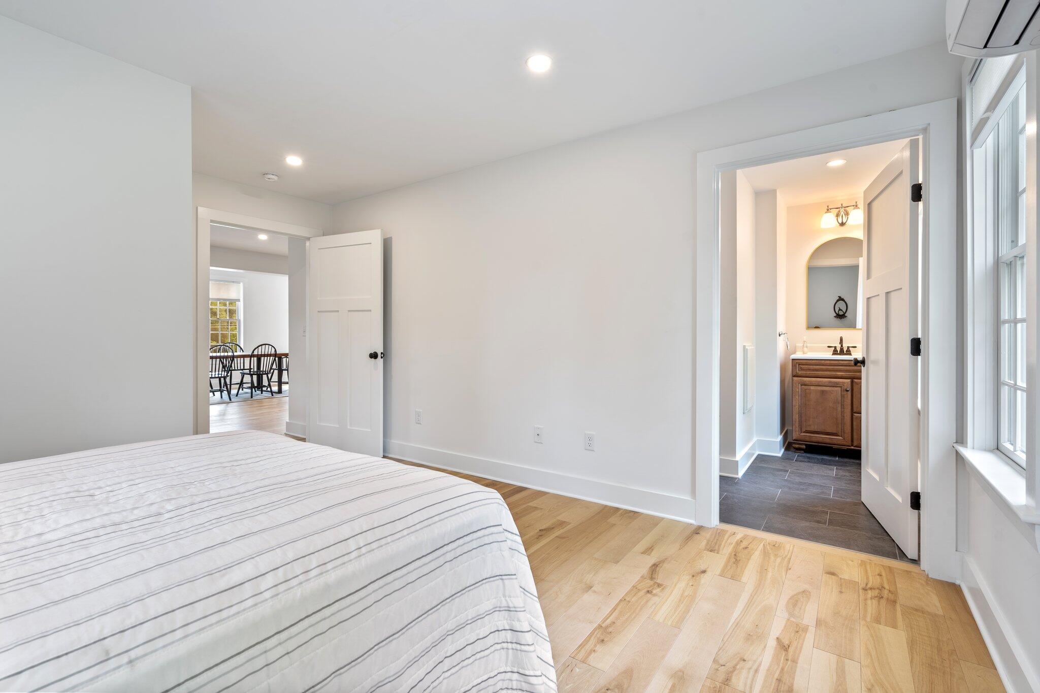 3 Cobbossee Avenue, 3
