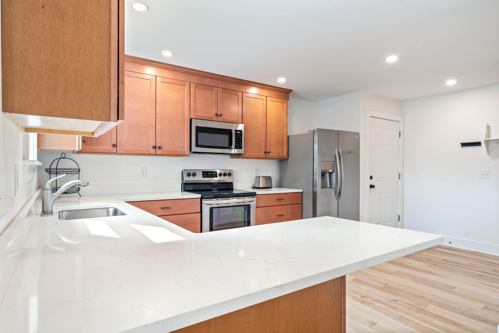 3 Cobbossee Avenue, 3