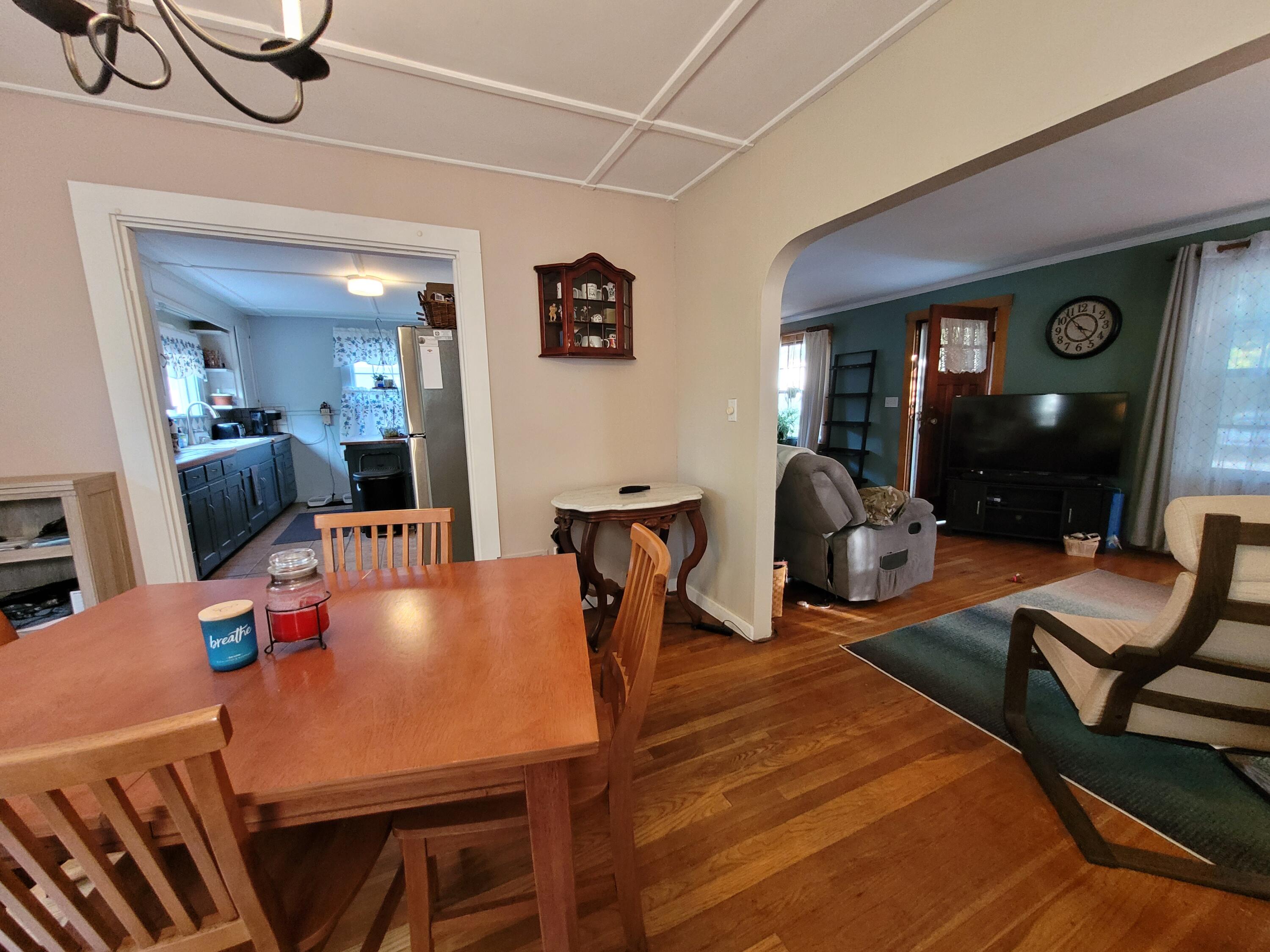 18 Woodman Avenue