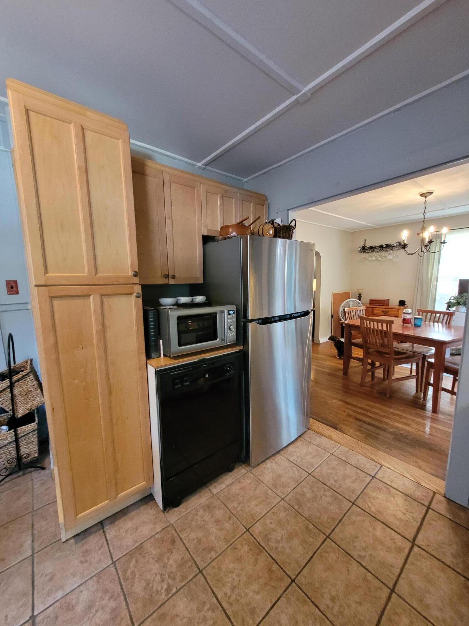 18 Woodman Avenue