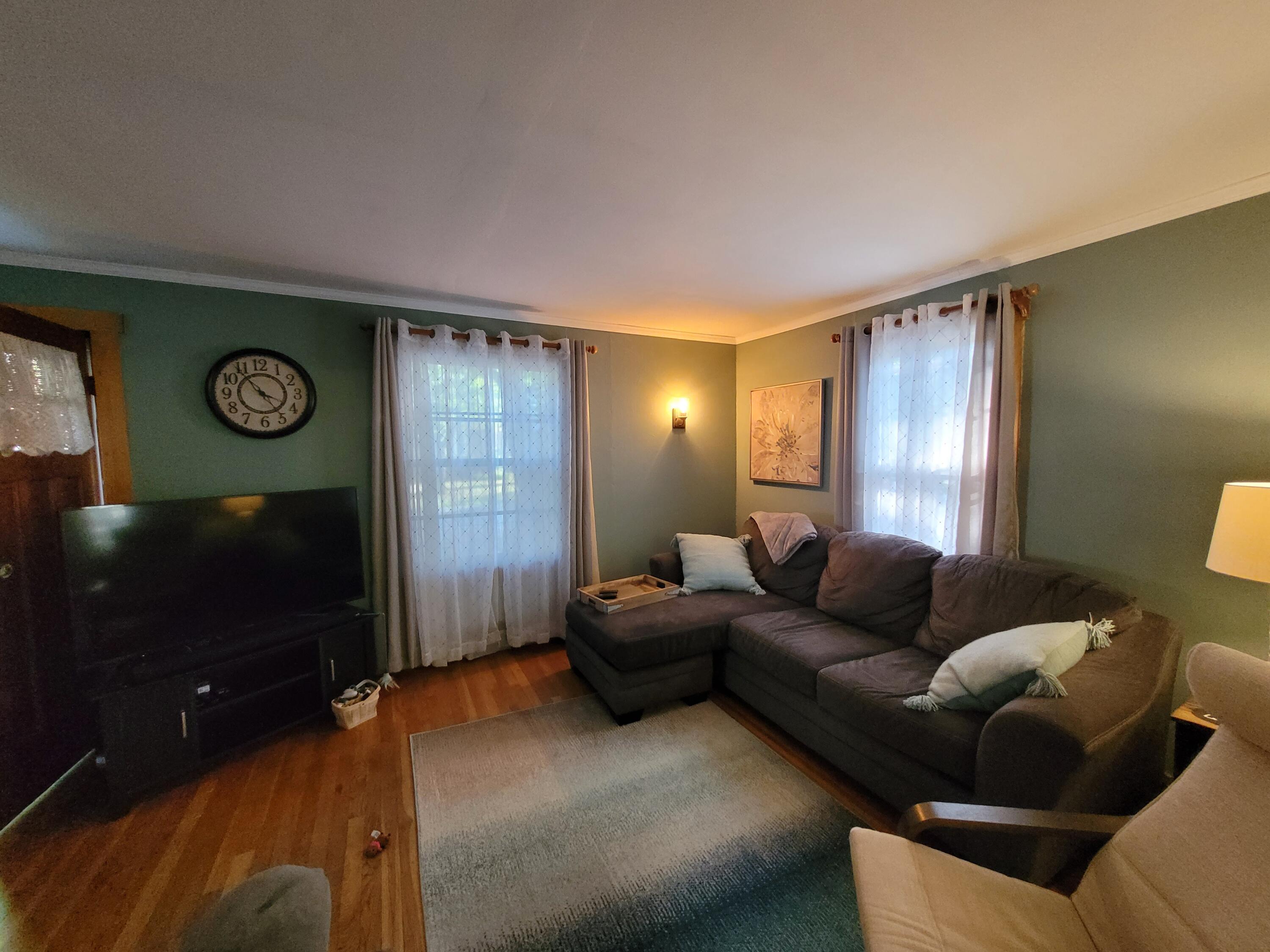 18 Woodman Avenue