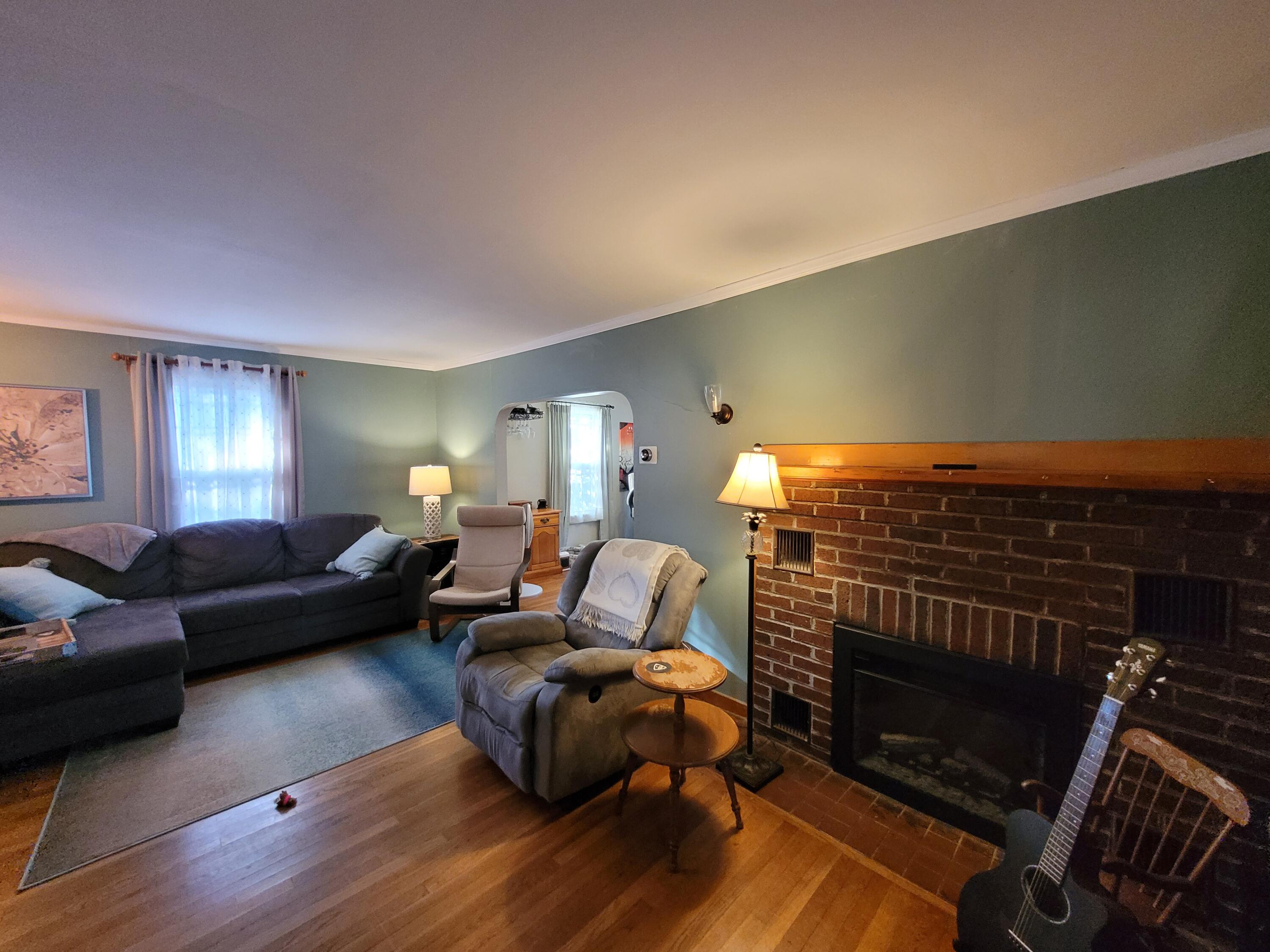 18 Woodman Avenue