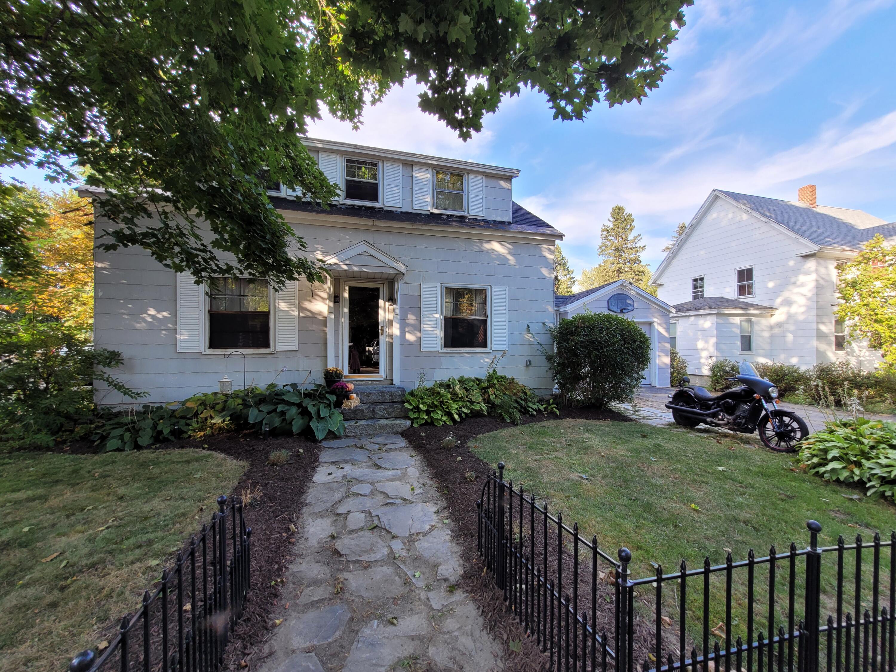 18 Woodman Avenue