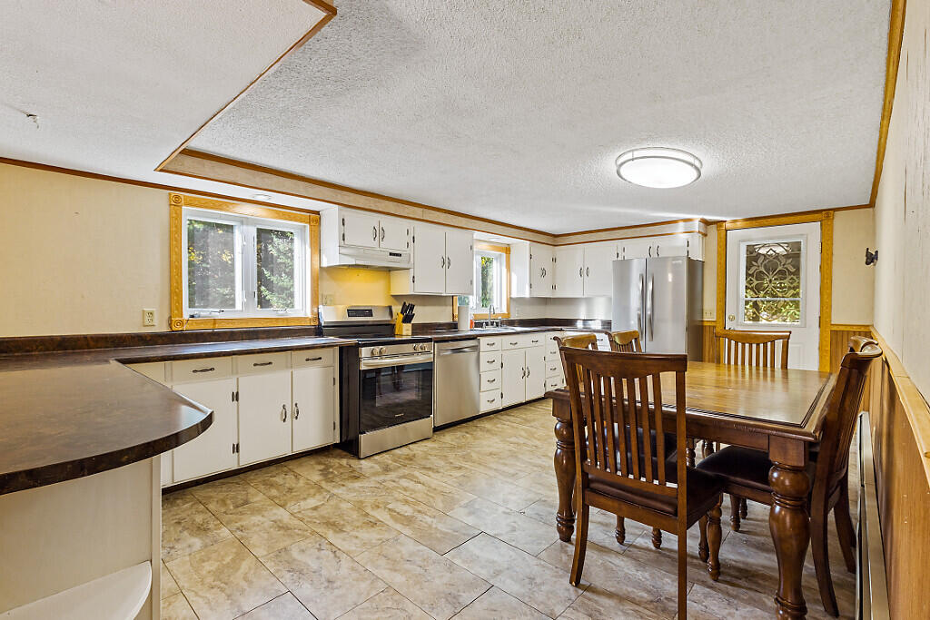 413 N Pond Road