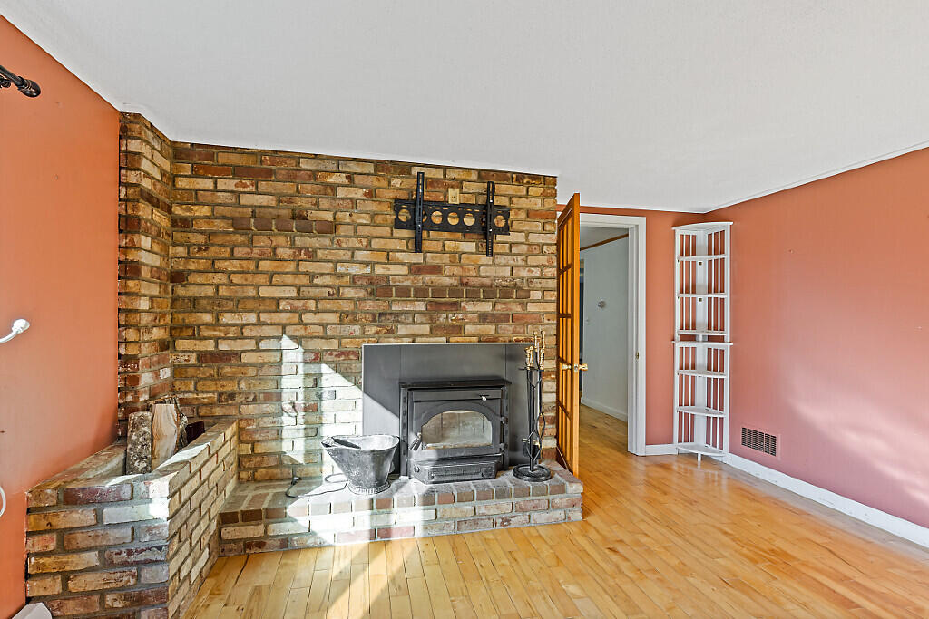 413 N Pond Road