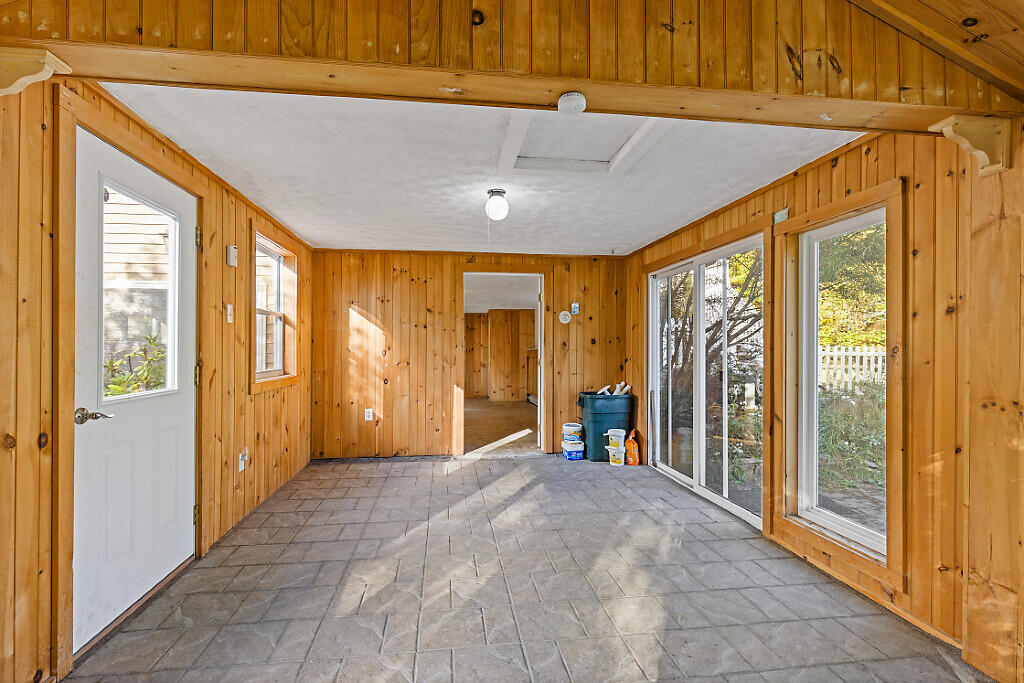 413 N Pond Road