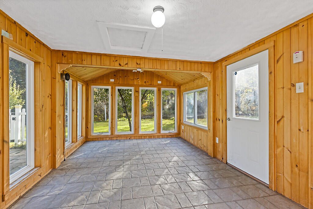 413 N Pond Road