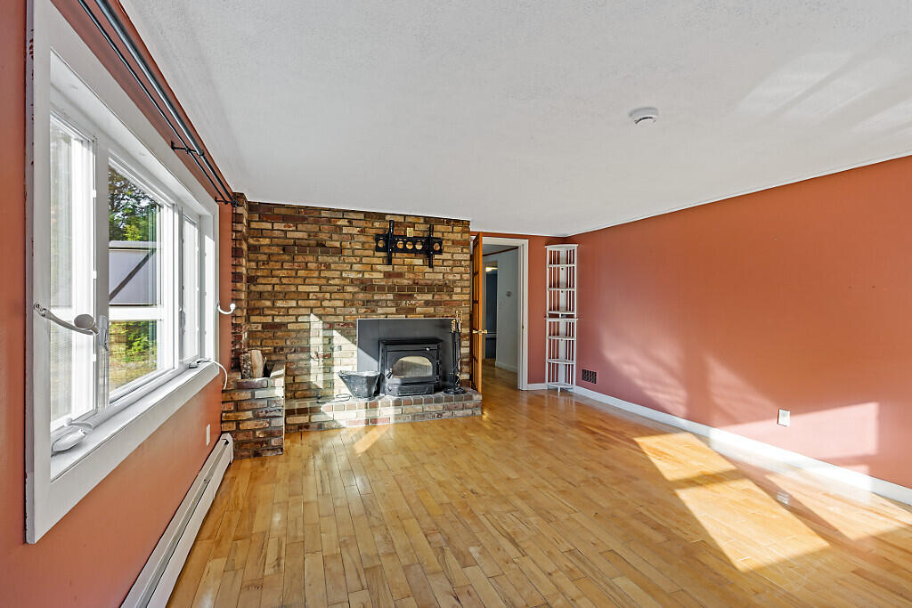 413 N Pond Road