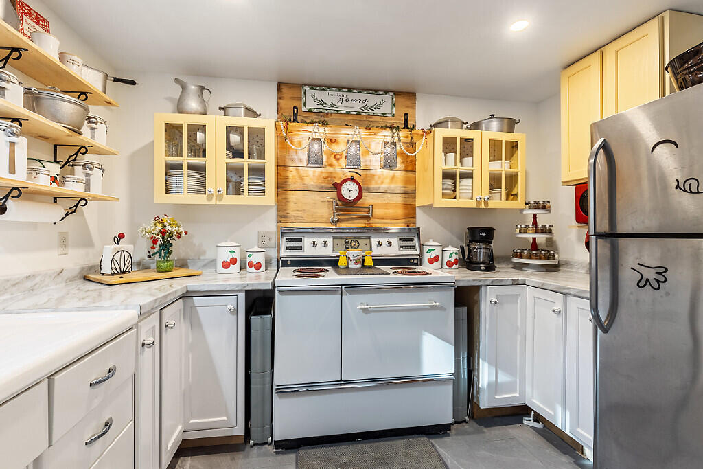 611 N Blanchard Shirley Road