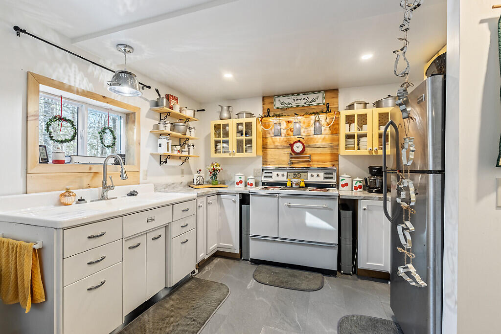 611 N Blanchard Shirley Road