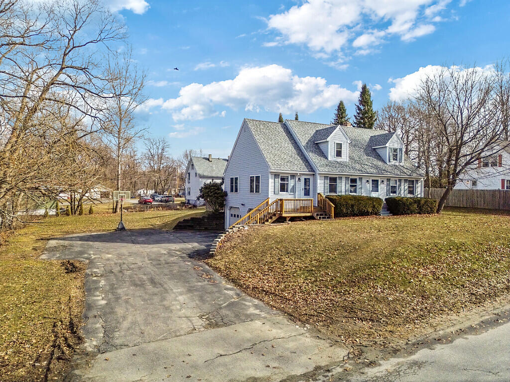 26 Summit Street