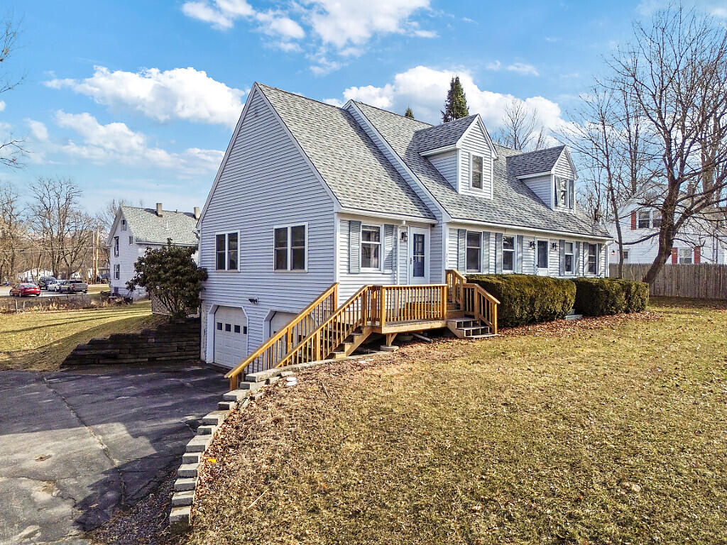 26 Summit Street