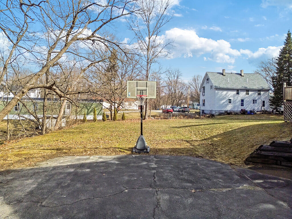 26 Summit Street