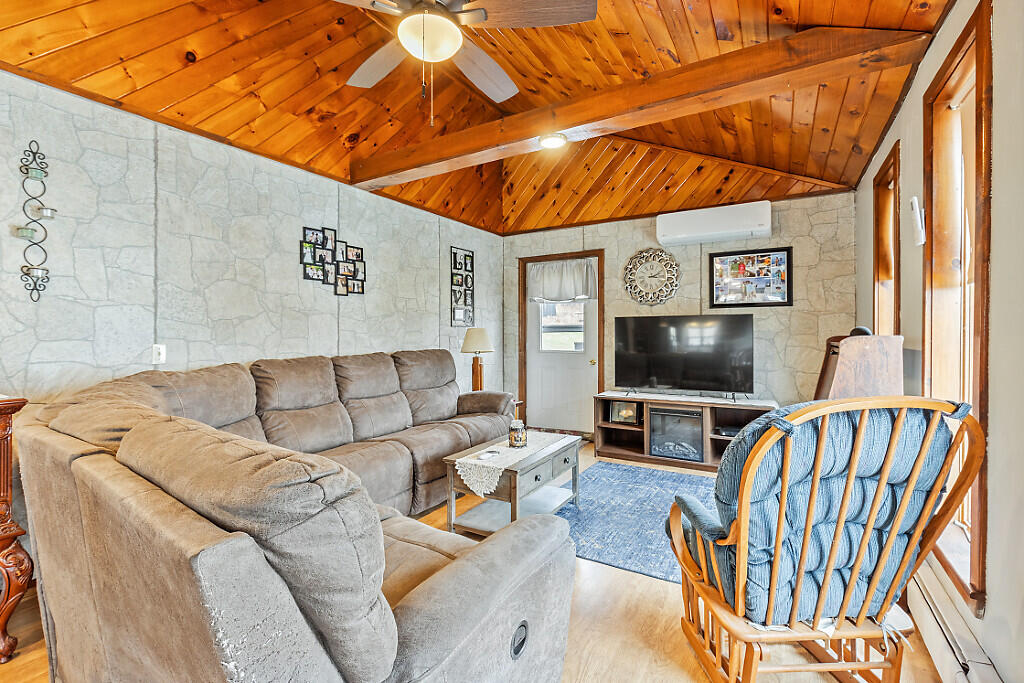 1675 Western Ridge Road