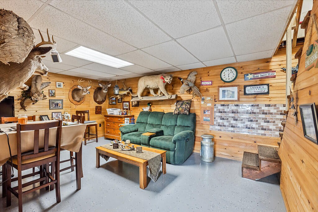 1675 Western Ridge Road