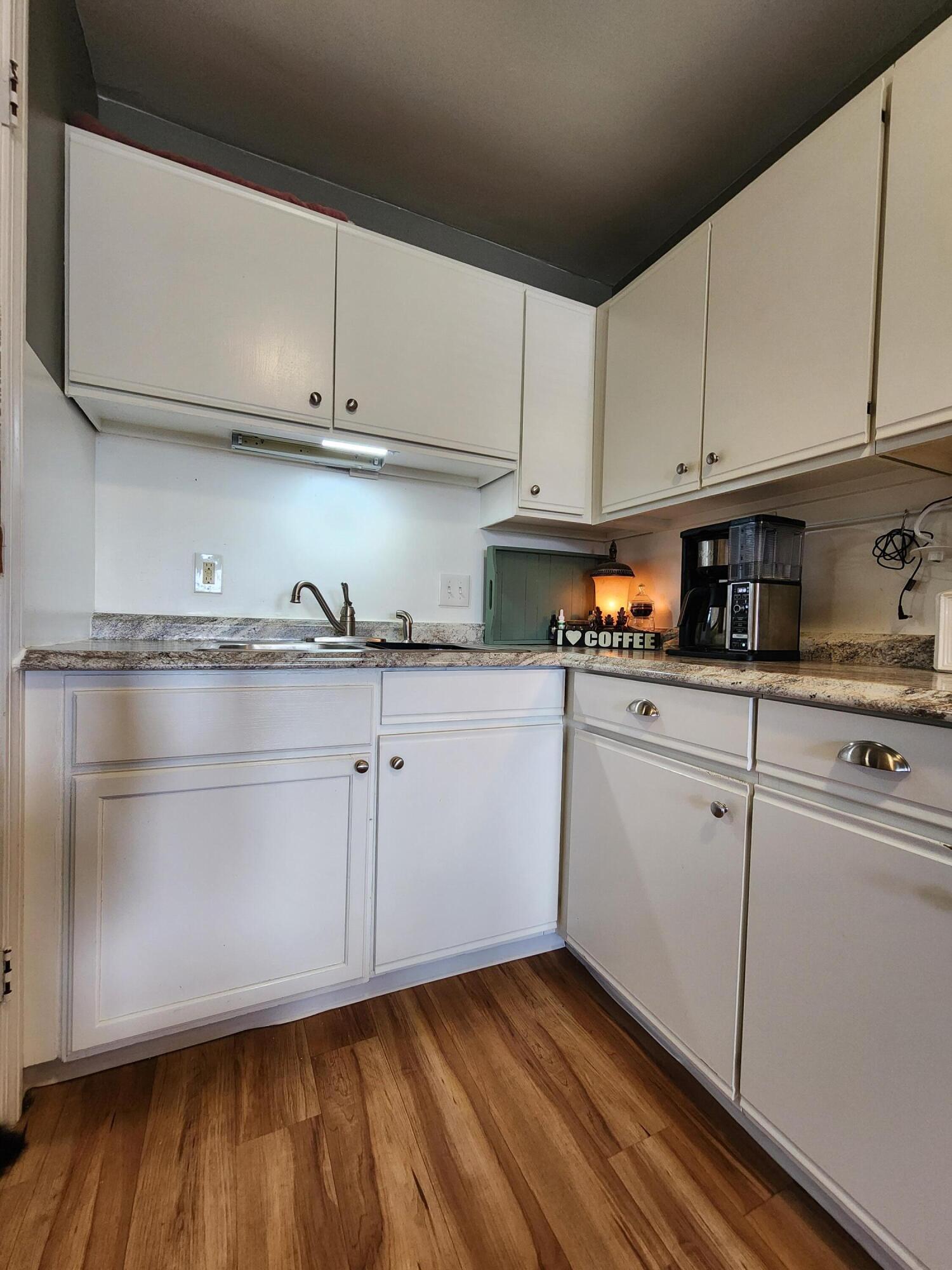 35 Mathews Avenue, 43