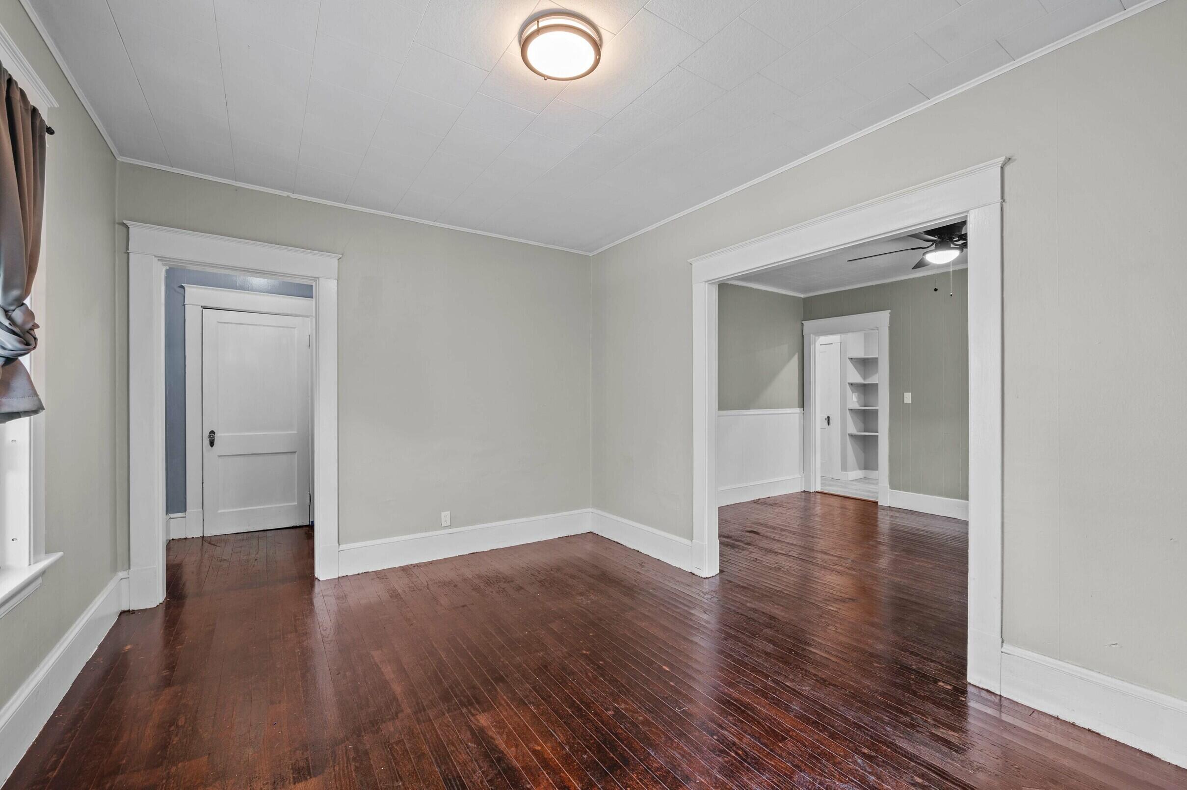 25 Foch Street