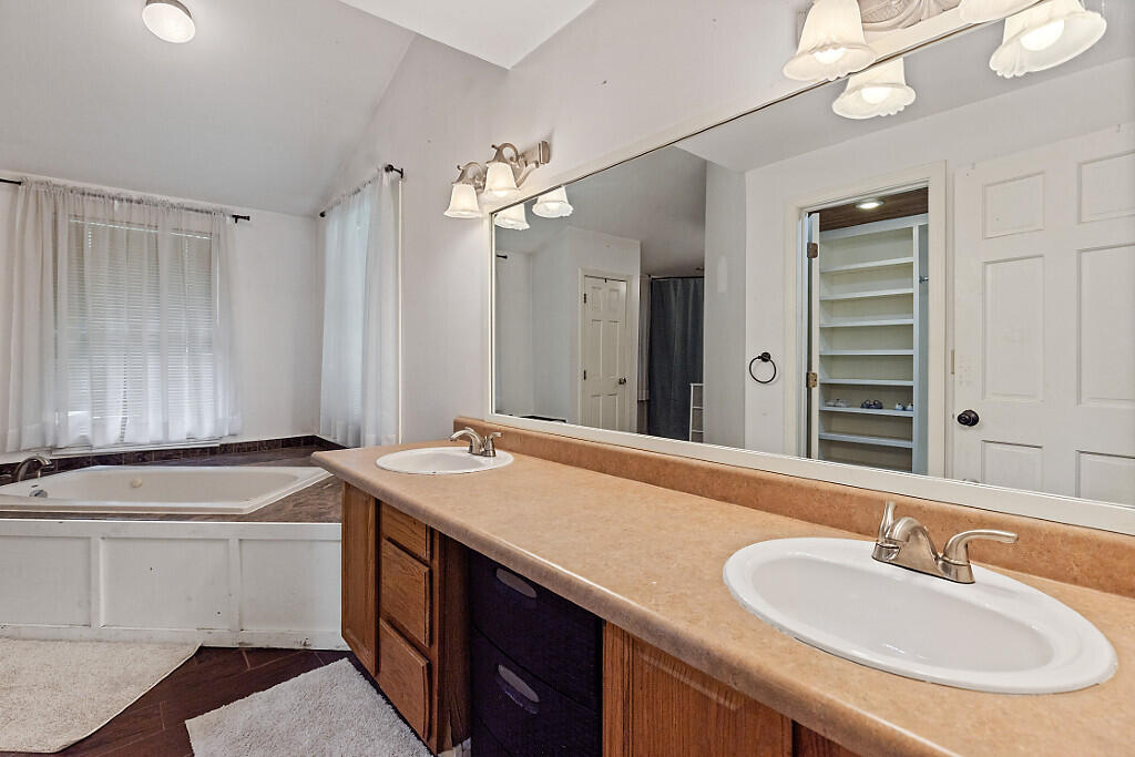 6 Clearview Avenue