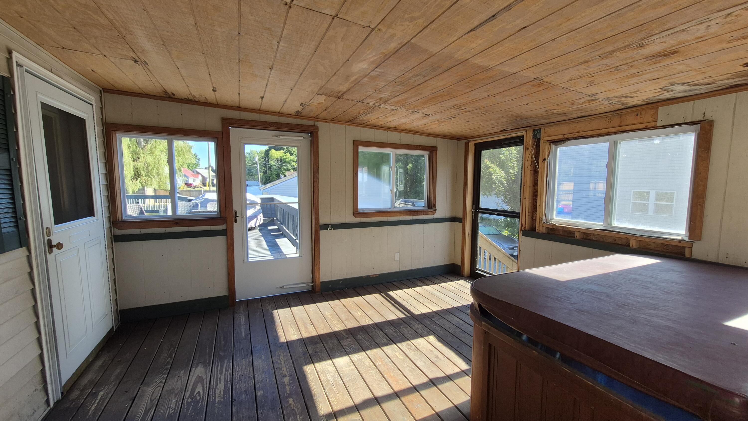 8 Woodman Avenue