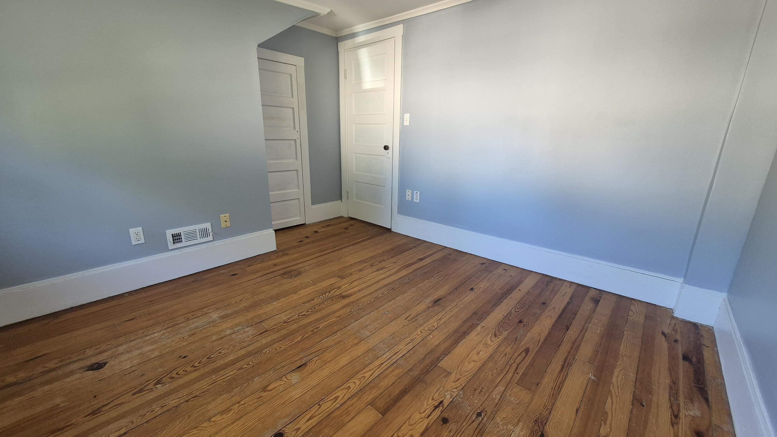 8 Woodman Avenue