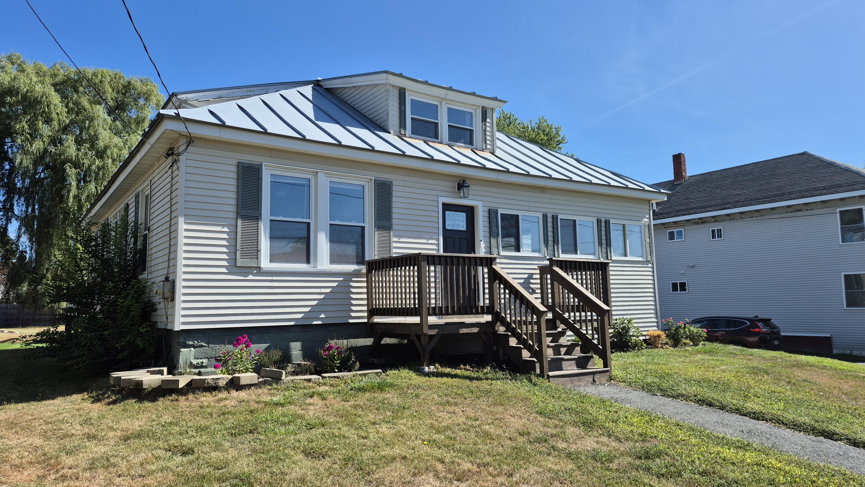 8 Woodman Avenue