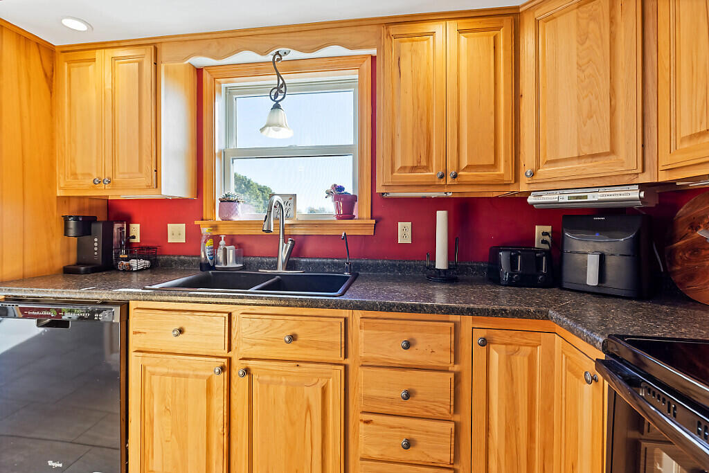 343 Lakeview Drive