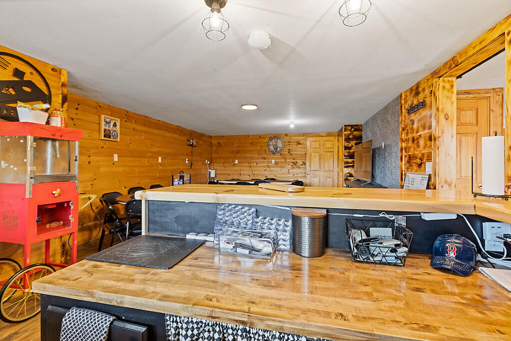 343 Lakeview Drive