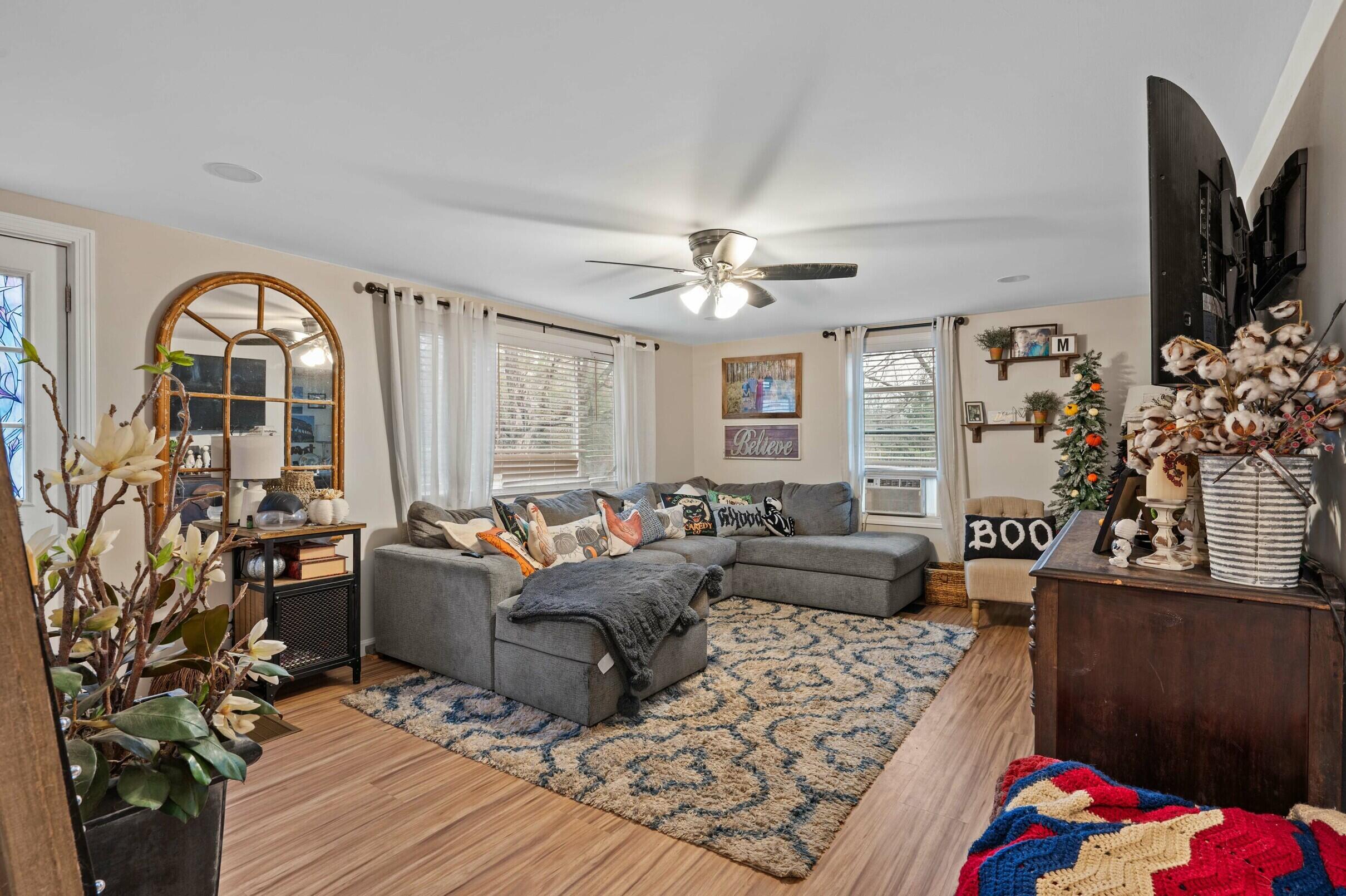 350 Madawaska Road, Palmyra