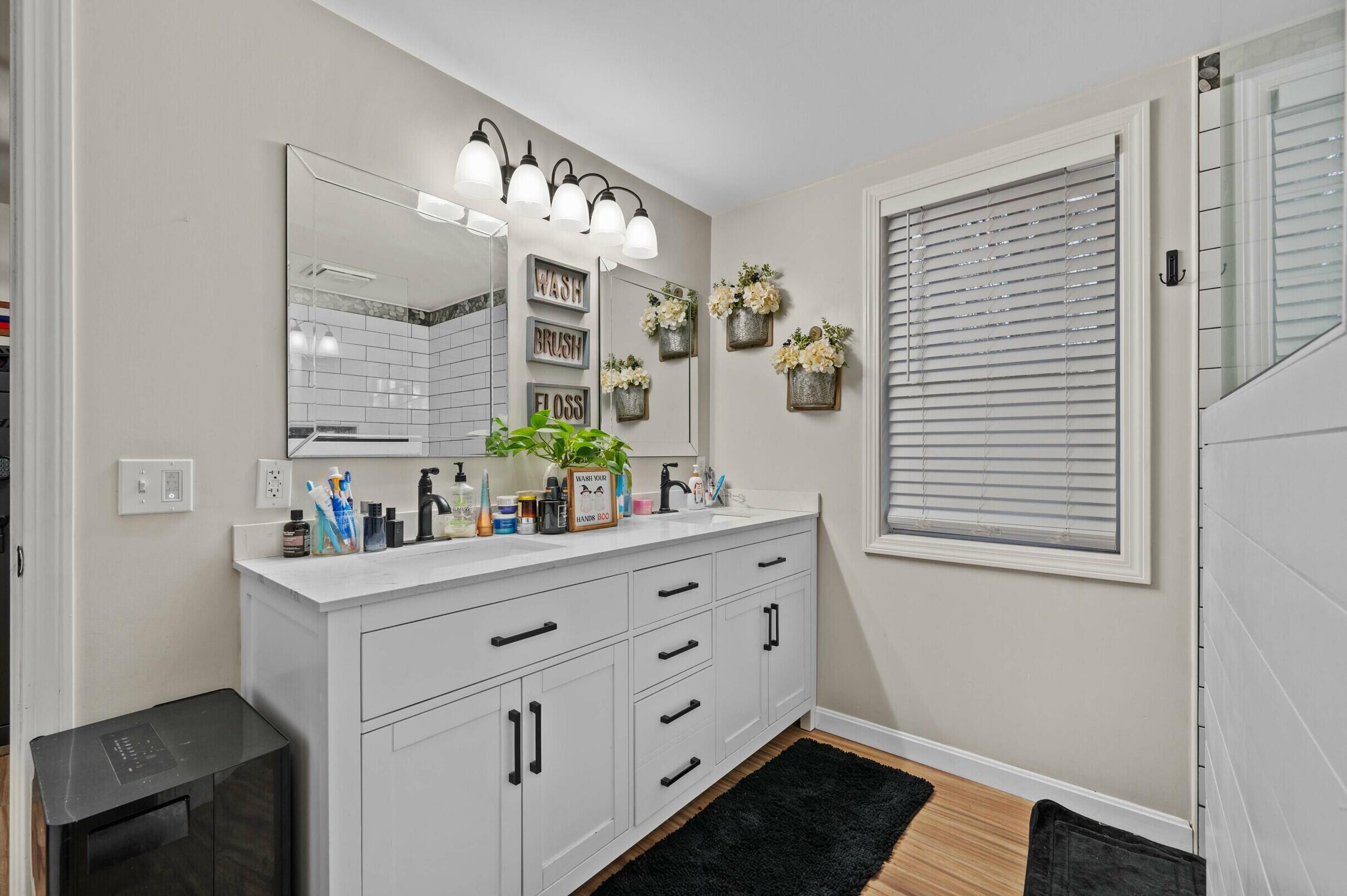 350 Madawaska Road, Palmyra