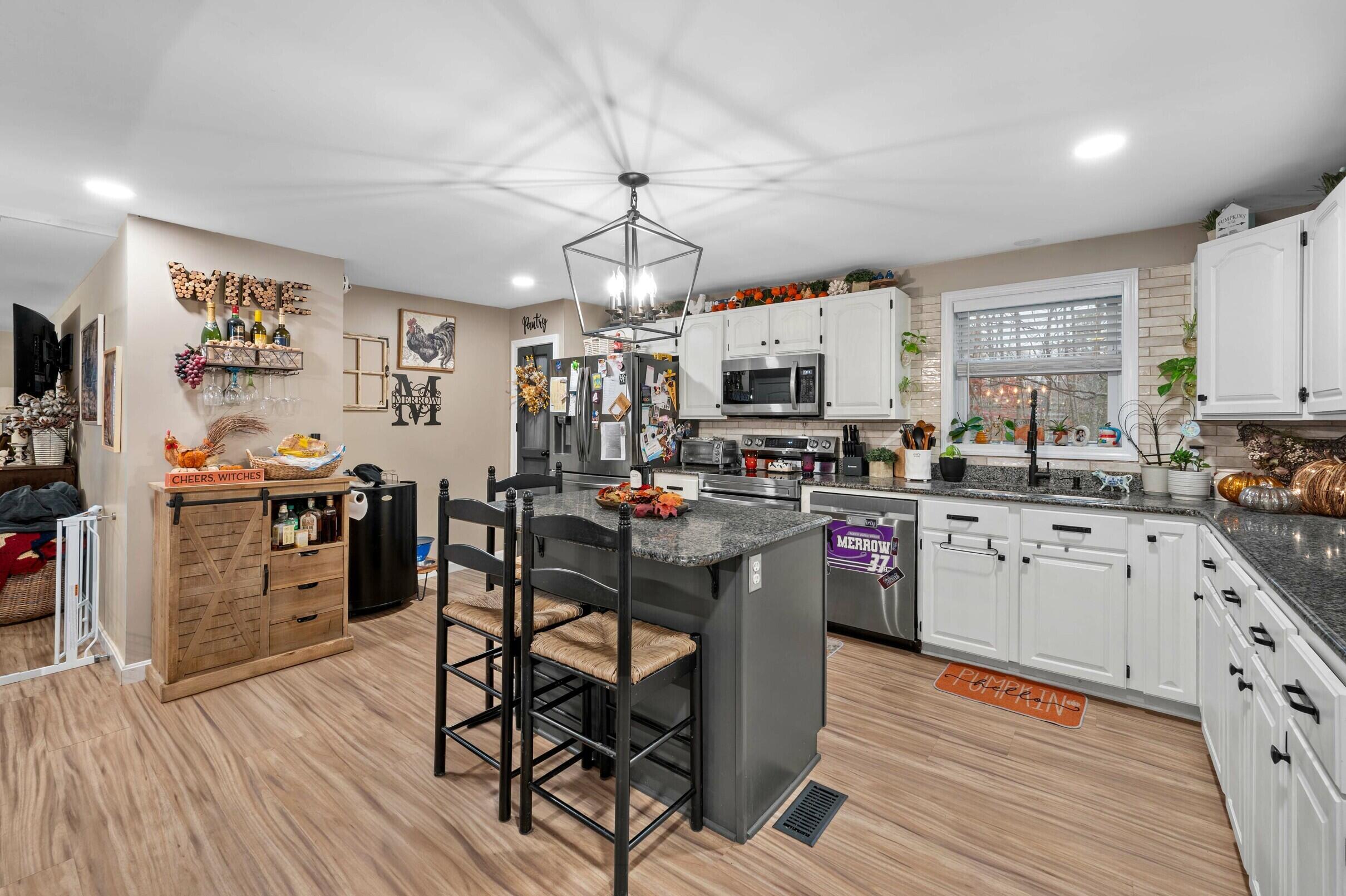 350 Madawaska Road, Palmyra