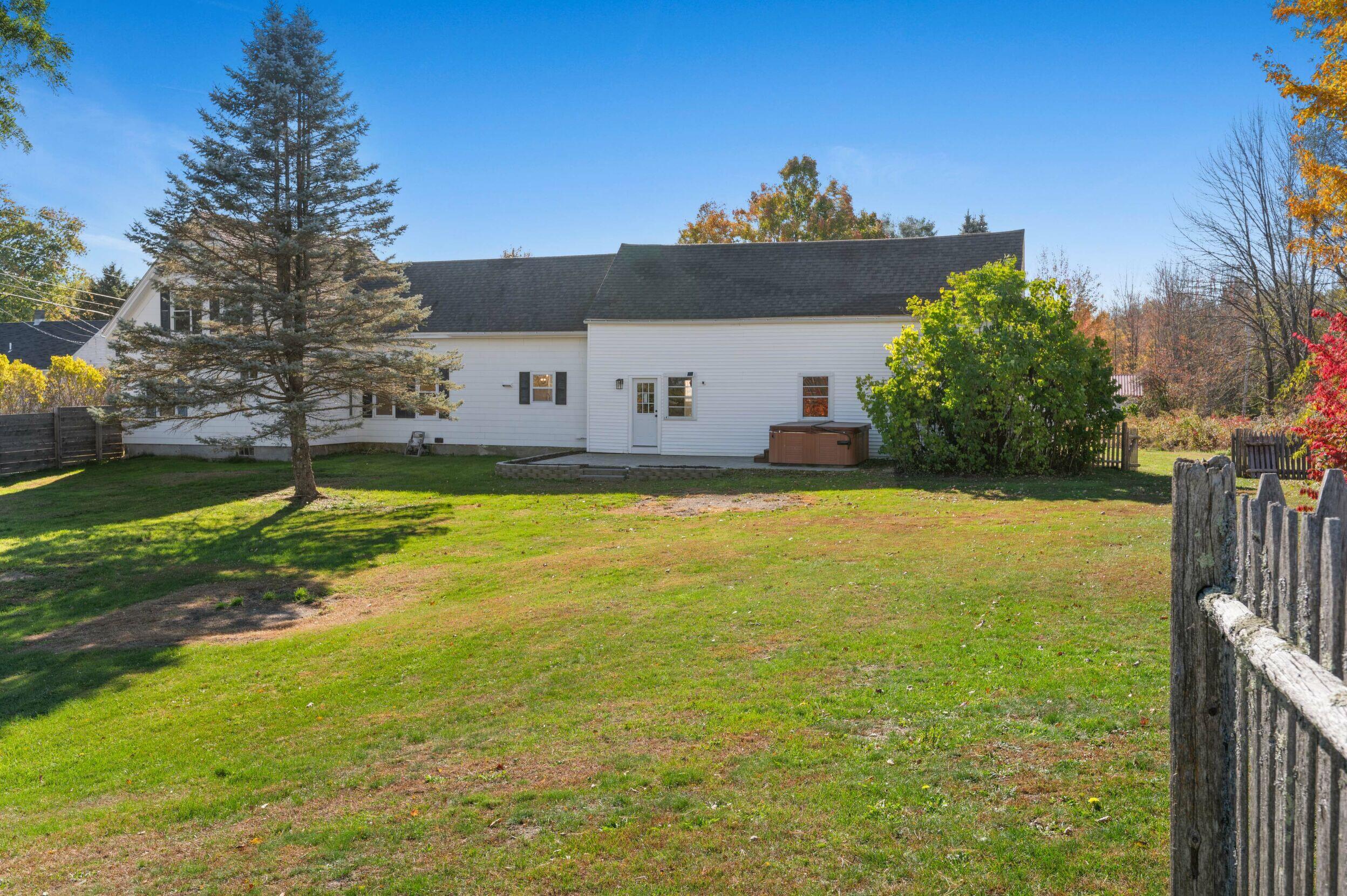 325 Middle Road, Sabattus